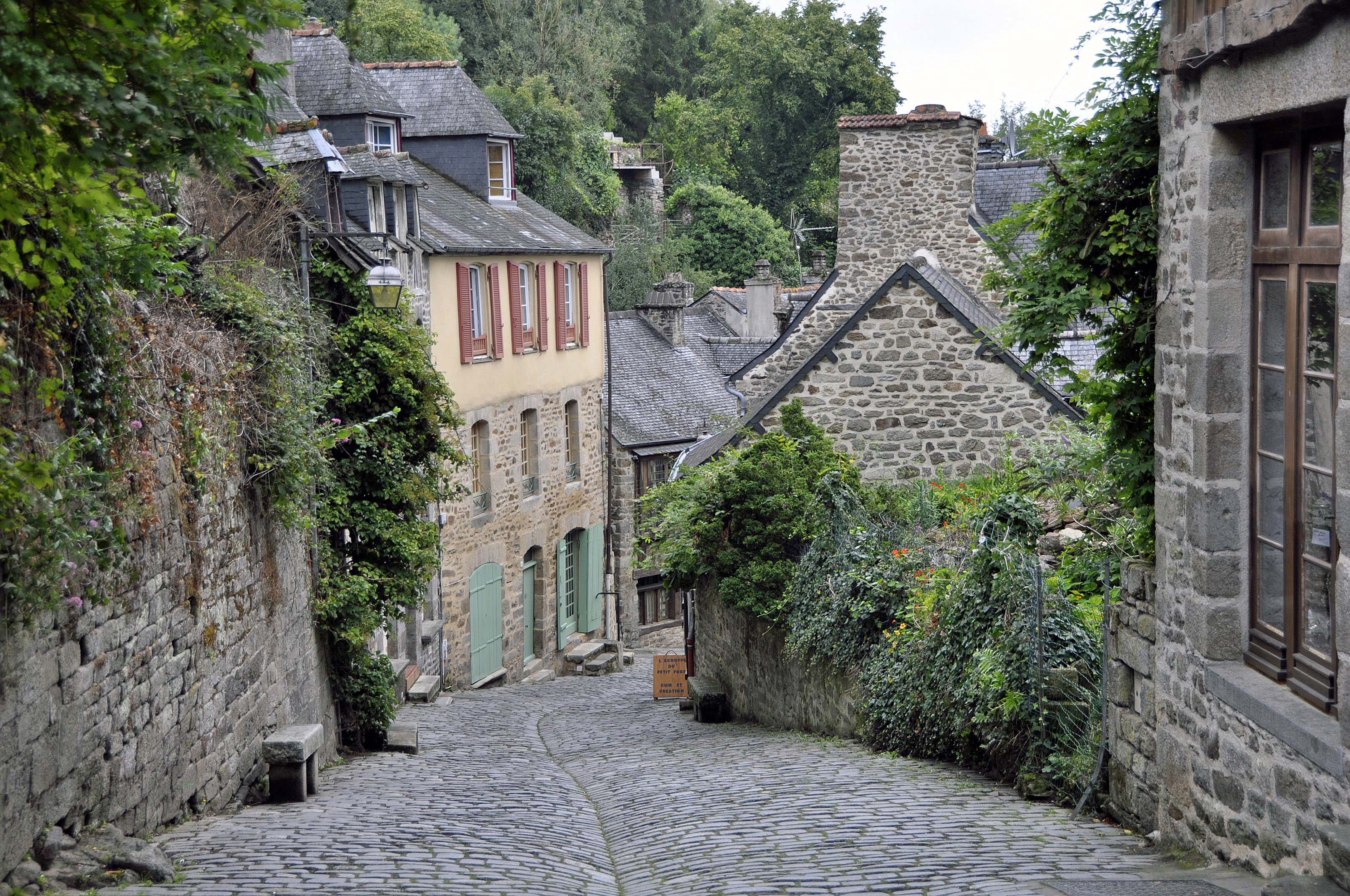 Dinan Dinan
