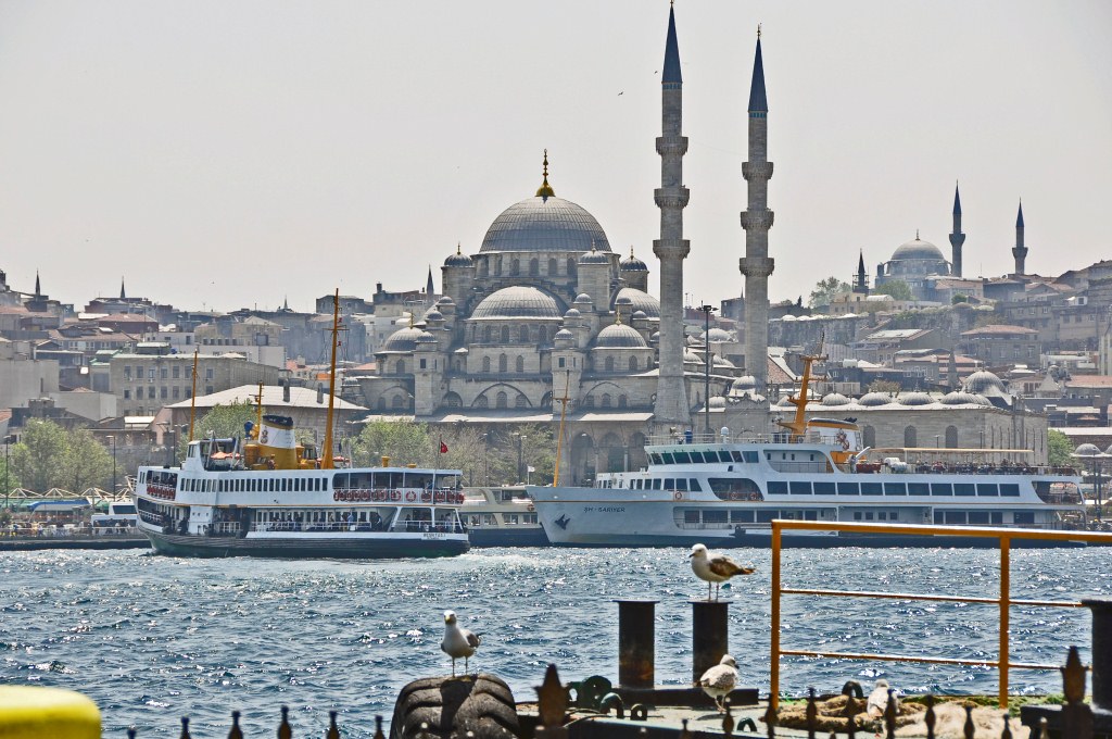 zaczynamy spacer i spoglądamy na drugą stronę zaczynamy spacer i spoglądamy na drugą stronę