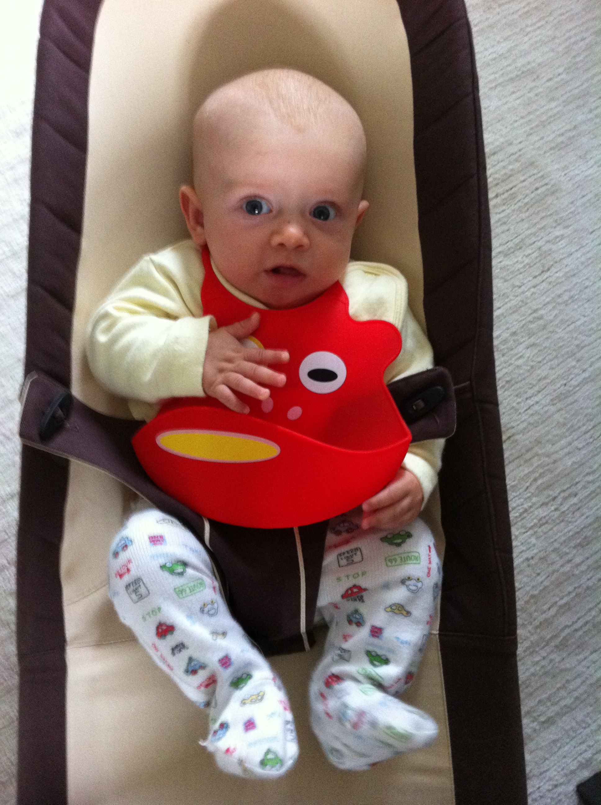 silikonowy śliniak, podróżowanie z dzieckiem