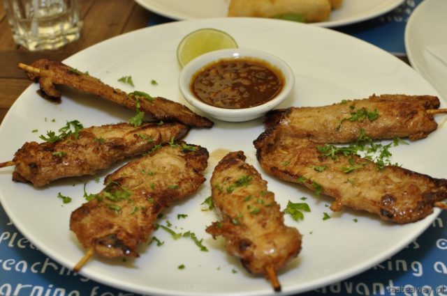 podróżowanie z dzieckiem, satay, kambodża