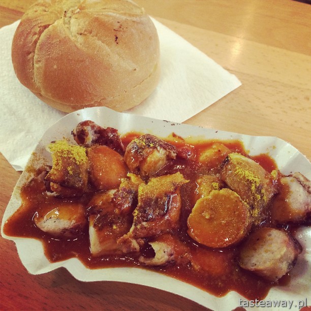 kuchnia niemiecka, currywurst, kiełbasa, bułka, rudesheim