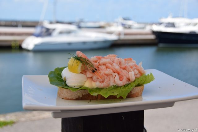 Szwecja, Olandia, Borgholm, zamek Borgholm, Farjestaden, północ Olandii, co zobaczyć na Olandii, atrakcje Olandii, kanapka z krewetkami, rackmacka