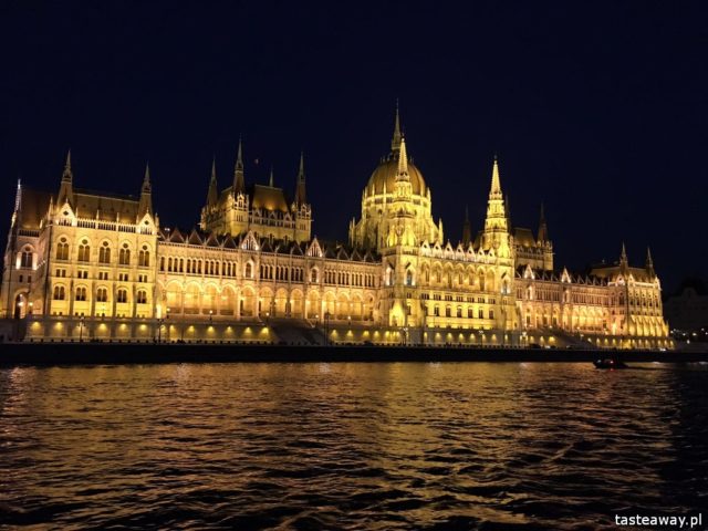Budapeszt, Budapeszt kulinarnie, co robić w Budapeszcie, atrakcje Budapeszt, rejs po Dunaju, Dunaj, Budapeszt nocą