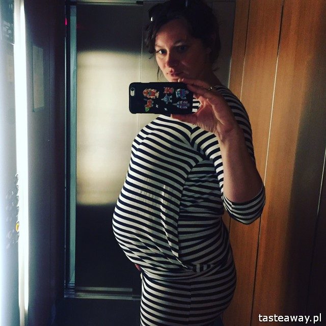 podróżowanie z dzieckiem, podróżowanie z niemowlakiem, karmienie dziecka, ubrania ciążowe, ubrania dla matki karmiącej, Cool Mama