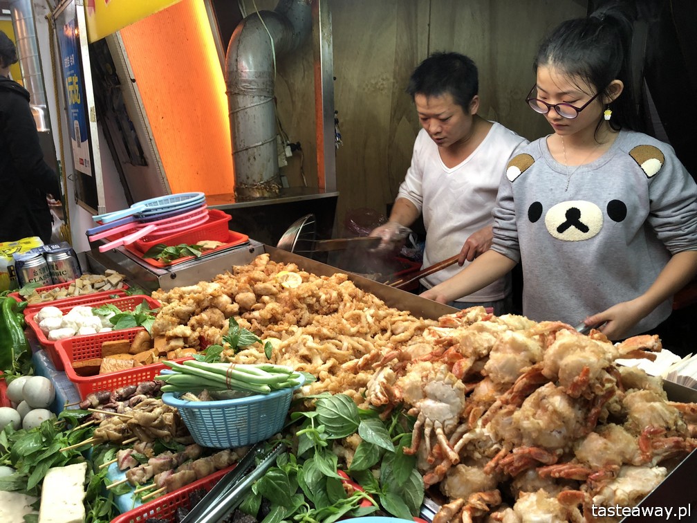 Tajwan, co zobaczyć na Tajwanie, atrakcje Tajwanu, Keelung, night market, nocny targ,, podróż na Tajwan, pierożki, chińskie pierożki, Hualien