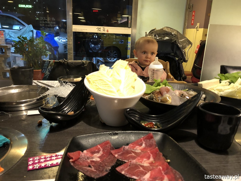 co jeść na Tajwanie, Tajwan, kuchnia Tajwanu, omlet z ostrygami, oyster omlette, street food na Tajwanie, night market na Tajwanie, kociołki, hot pot