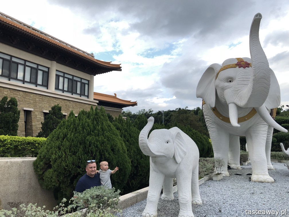 Tajwan, co zobaczyć na Tajwanie, Budda, Fo Guang Shan Buddha Musem, magiczne miejsca, co zobaczyć na Tajwanie, Kaohsiung, co robić w Kaohsiung, podróże z dziećmi, Tajwan z dziećmi