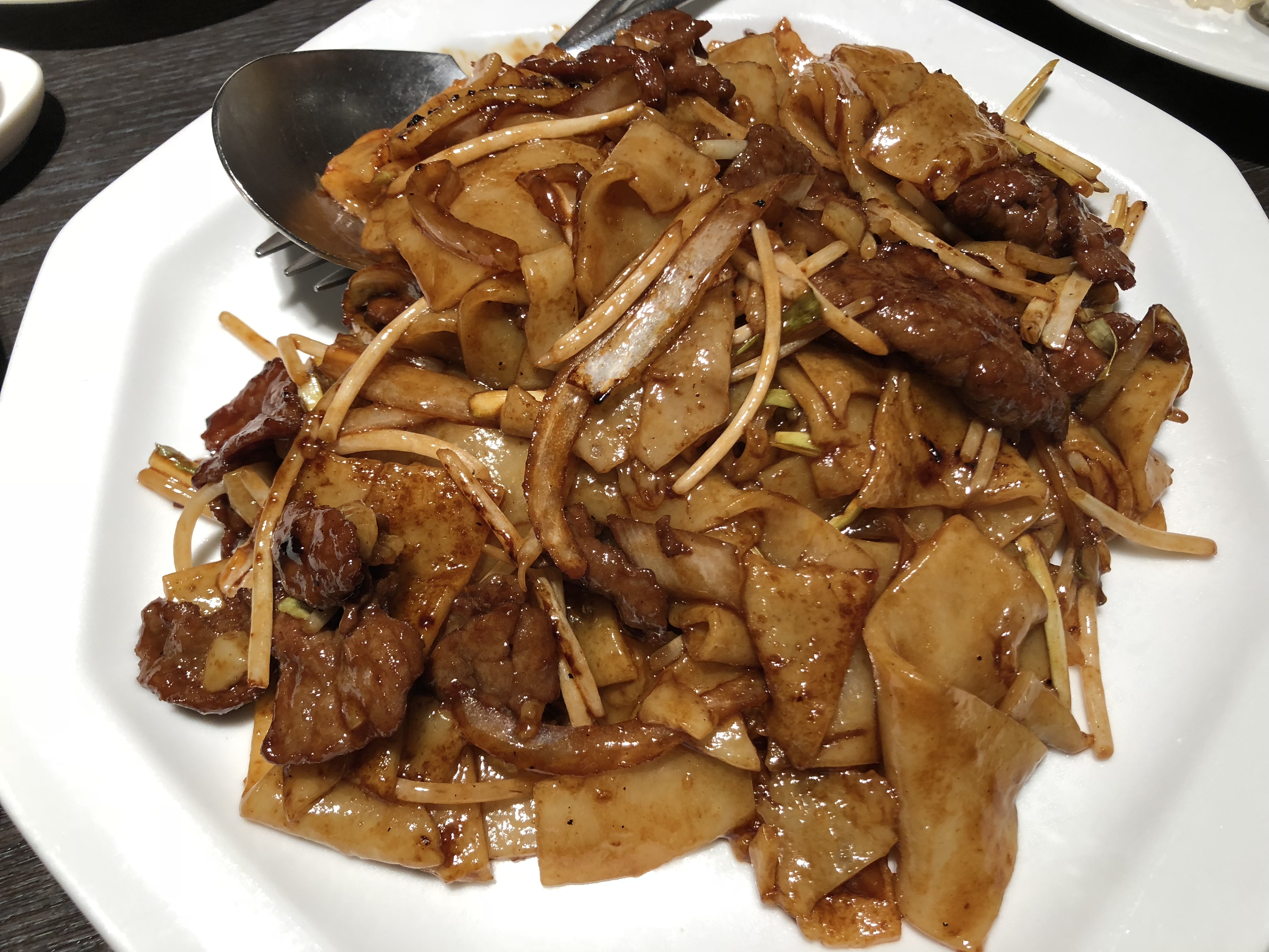Tajwan, co jeść na Tajwanie, kuchnia chińska na Tajwanie, smażony makaron, fried noodles