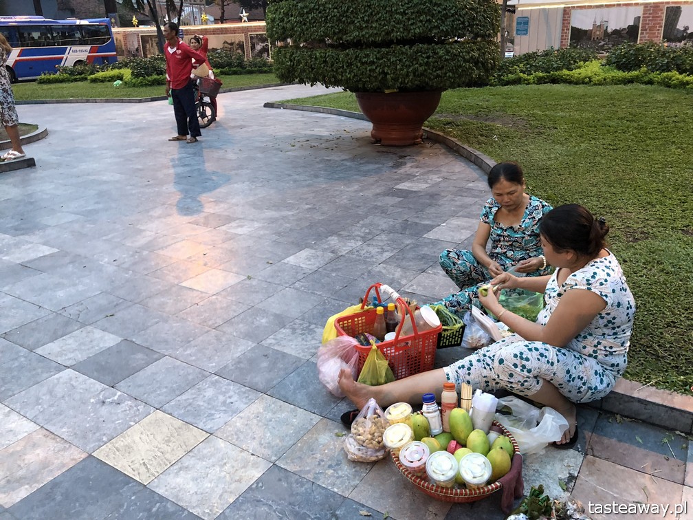 Wietnam, Ho Chi Minh, Ho Chi Minh co zobaczyć, atrakcje Ho Chi Minh, Ho Chi Minh w 2 dni, Sajgon, co zobaczyć w Sajgonie, podróże z dzieckiem, Notre Dame Cathedral