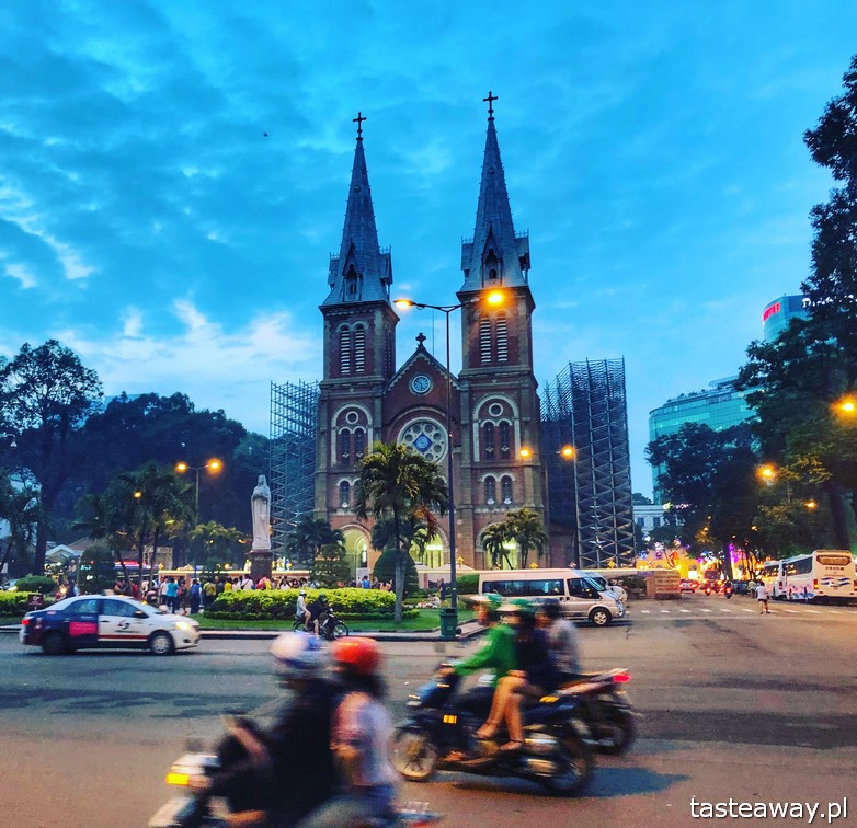 Wietnam, Ho Chi Minh, Ho Chi Minh co zobaczyć, atrakcje Ho Chi Minh, Ho Chi Minh w 2 dni, Sajgon, co zobaczyć w Sajgonie, podróże z dzieckiem, Notre Dame Cathedral
