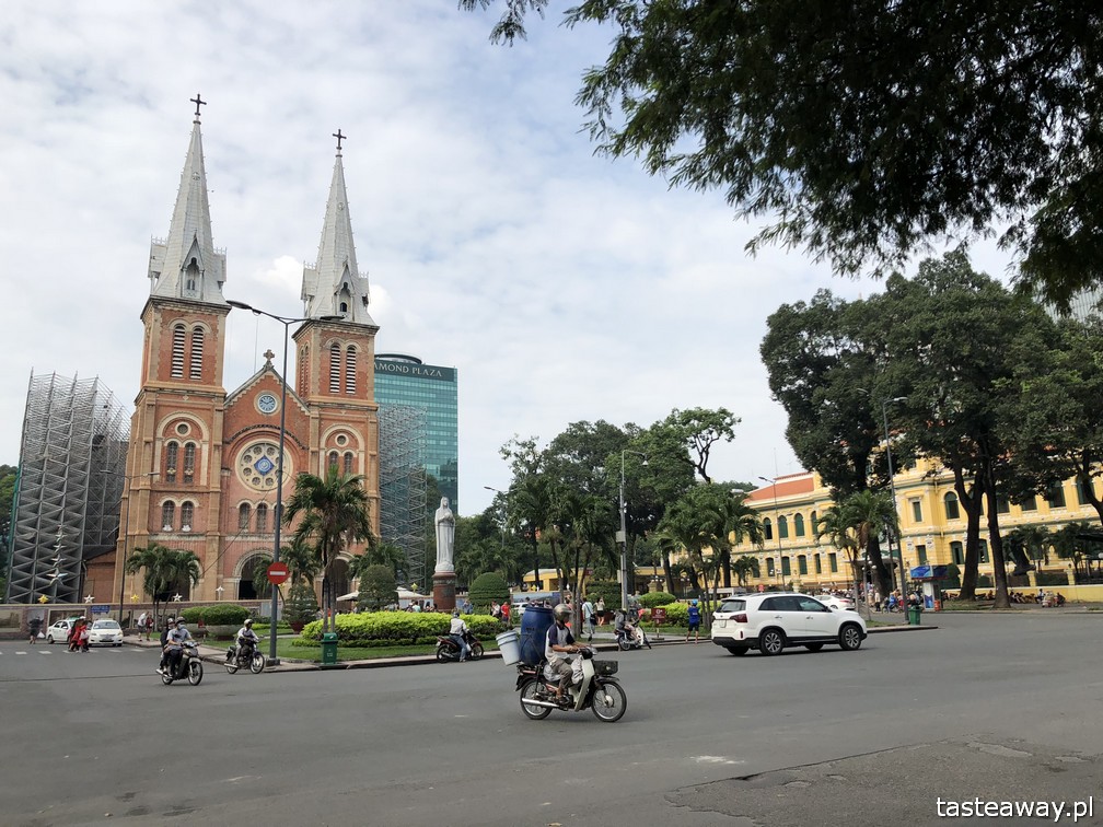 Wietnam, Ho Chi Minh, Ho Chi Minh co zobaczyć, atrakcje Ho Chi Minh, Ho Chi Minh w 2 dni, Sajgon, co zobaczyć w Sajgonie, podróże z dzieckiem, Notre Dame Cathedral