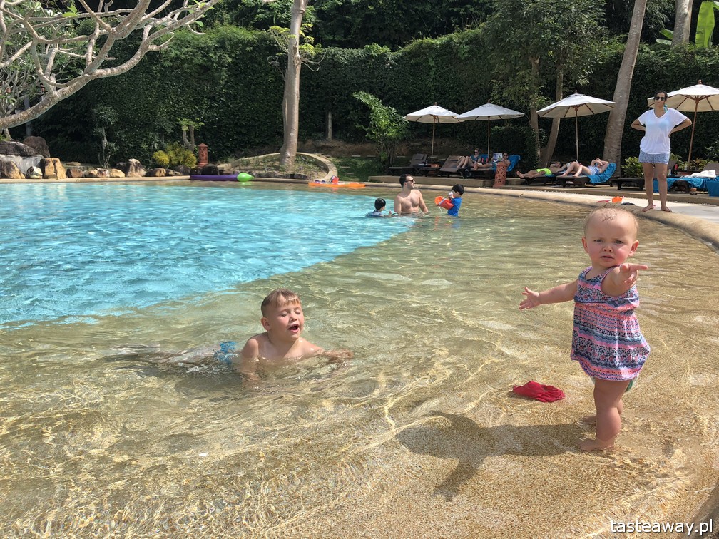 Tajlandia, Koh Phi Phi, Phi Phi Island Village Beach Resort, gdzie spać na Koh Phi Phi, najlepsze hotele na Koh Phi Phi, Koh Phi Phi z dziećmi