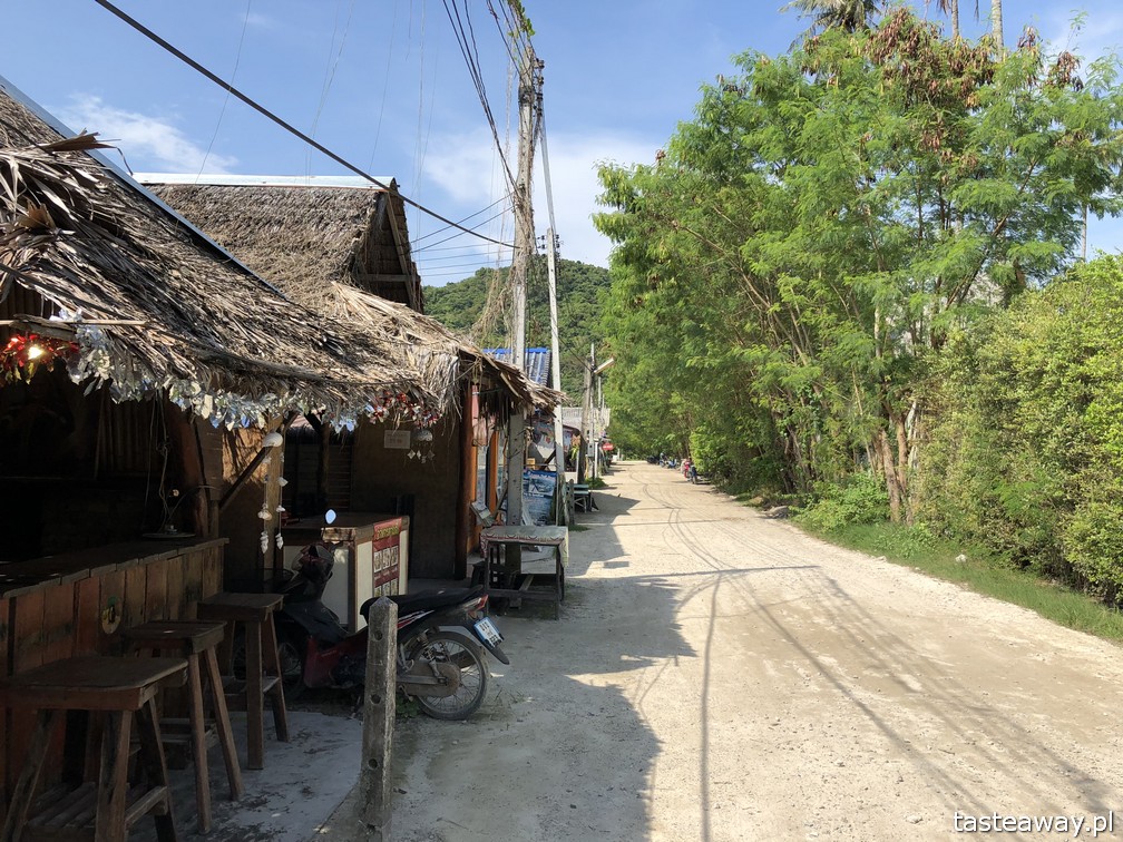 Tajlandia, Koh Phi Phi, Phi Phi Island Village Beach Resort, gdzie spać na Koh Phi Phi, najlepsze hotele na Koh Phi Phi, Koh Phi Phi z dziećmi