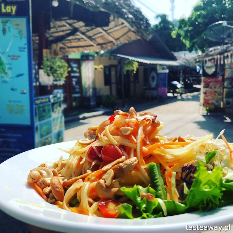 Tajlandia, Koh Phi Phi, Phi Phi Island Village Beach Resort, gdzie spać na Koh Phi Phi, najlepsze hotele na Koh Phi Phi, Koh Phi Phi z dziećmi, papaja salad