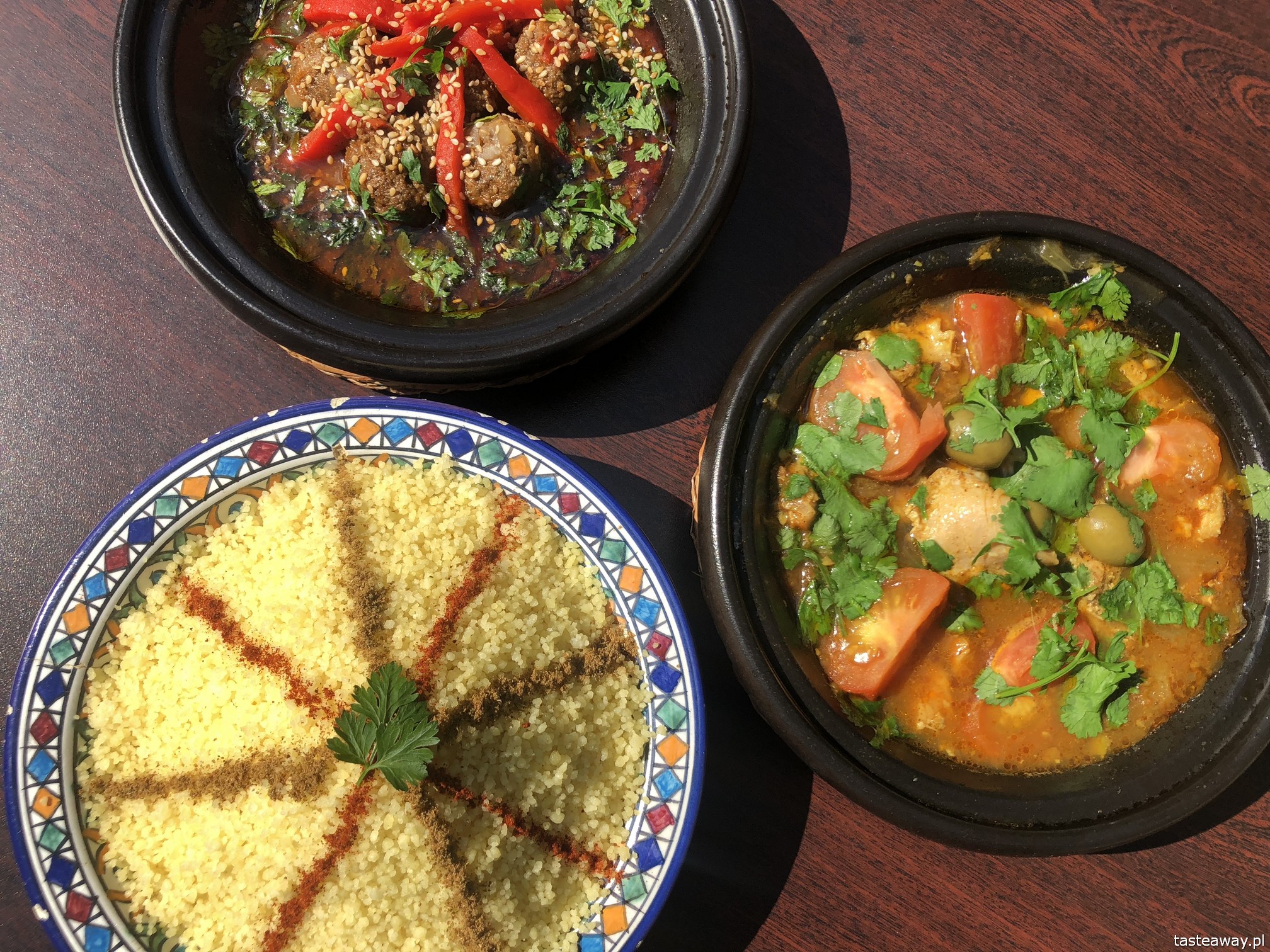 Maghreb, kuchnia marokańska, kuchnia marokańska w Warszawie, gdzie jeść na Żoliborzu, Burakowska, baba ganoush, hummus, tadżin, tadżin z kurczaka, pulpeciki jagnięco - wołowe, kuskus