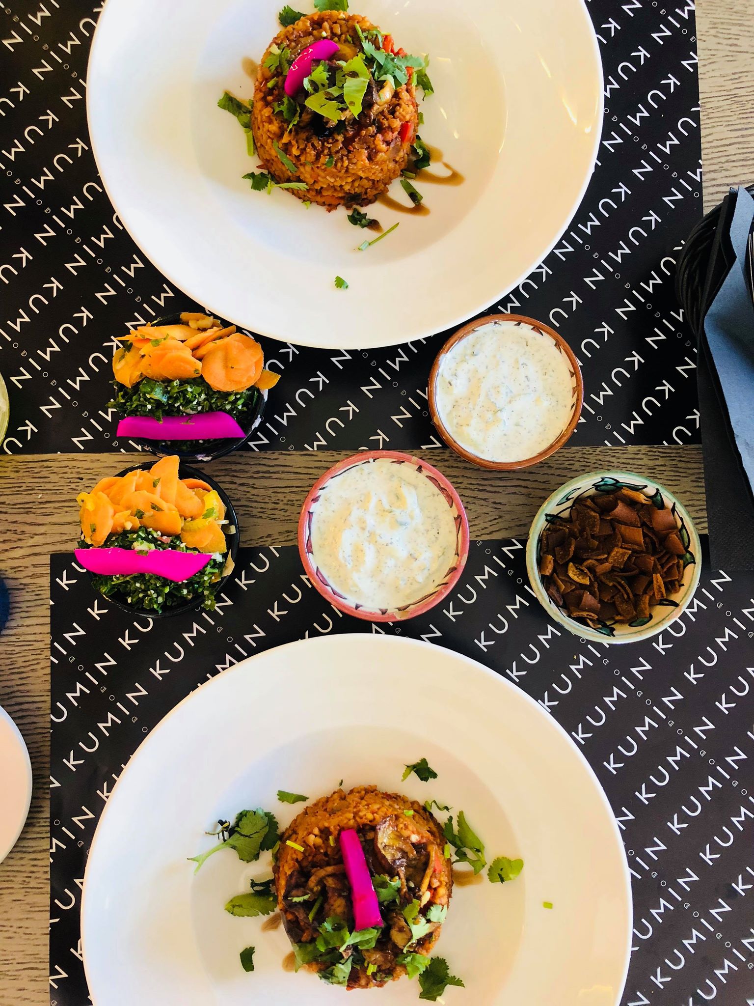 KUMIN, gdzie jeść na Mokotowie, kuchnia Bliskiego Wschodu, kuchnia arabska, lunch, gdzie na lunch, pilav z kaszy burghul, lunch,