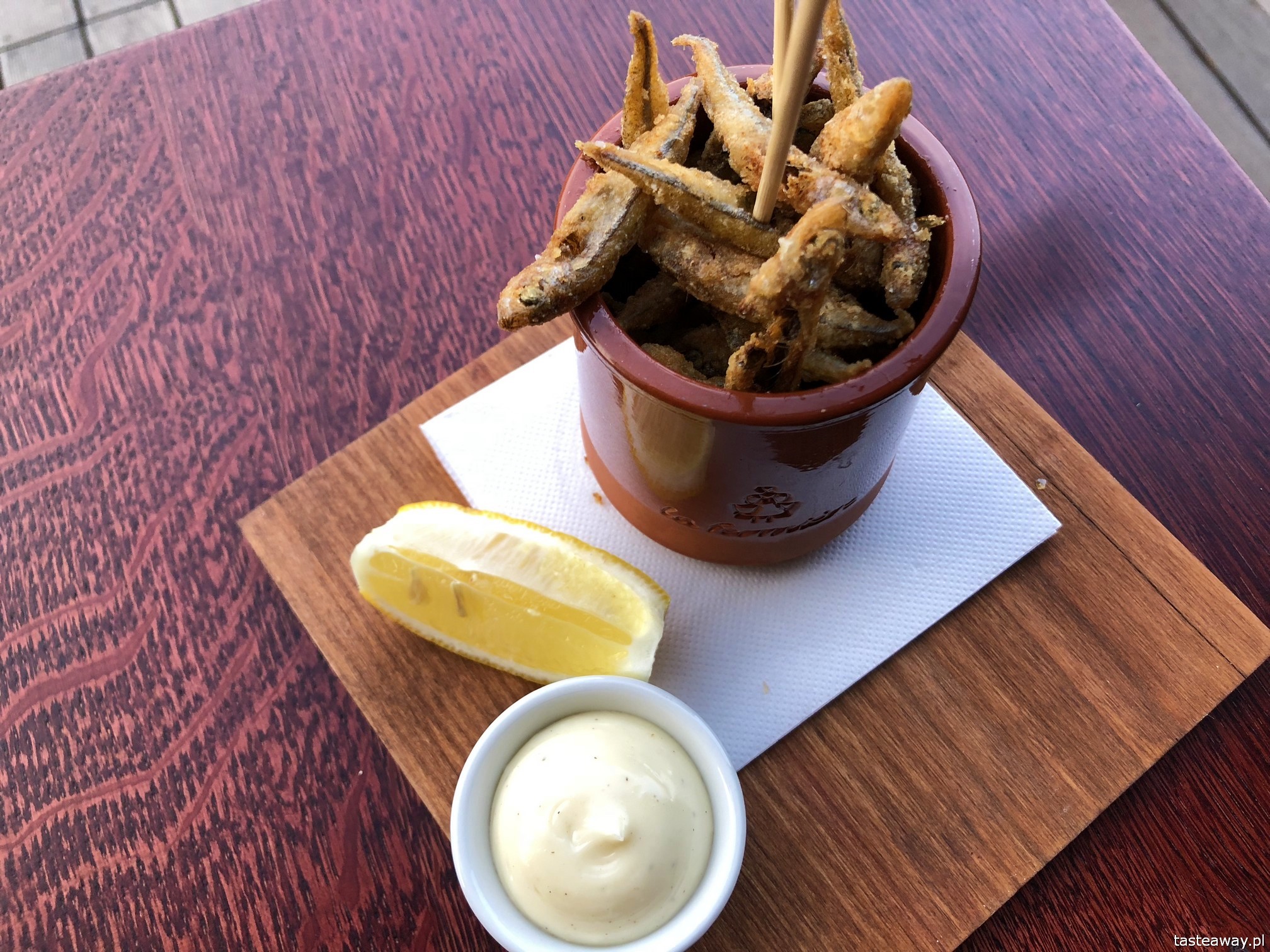 Winsky, Winsky Wine'n'Whisky Bar, nad wisłą, gdzie jeść nad Wisłą, tapas, małe formy, talerzyki, smażone rybki