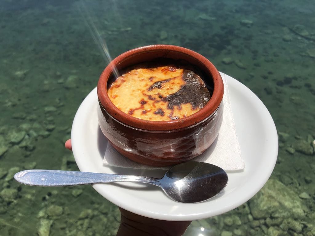co jeść w Grecji, kuchnia grecka, czego spróbować w Grecji, feta, mousaka