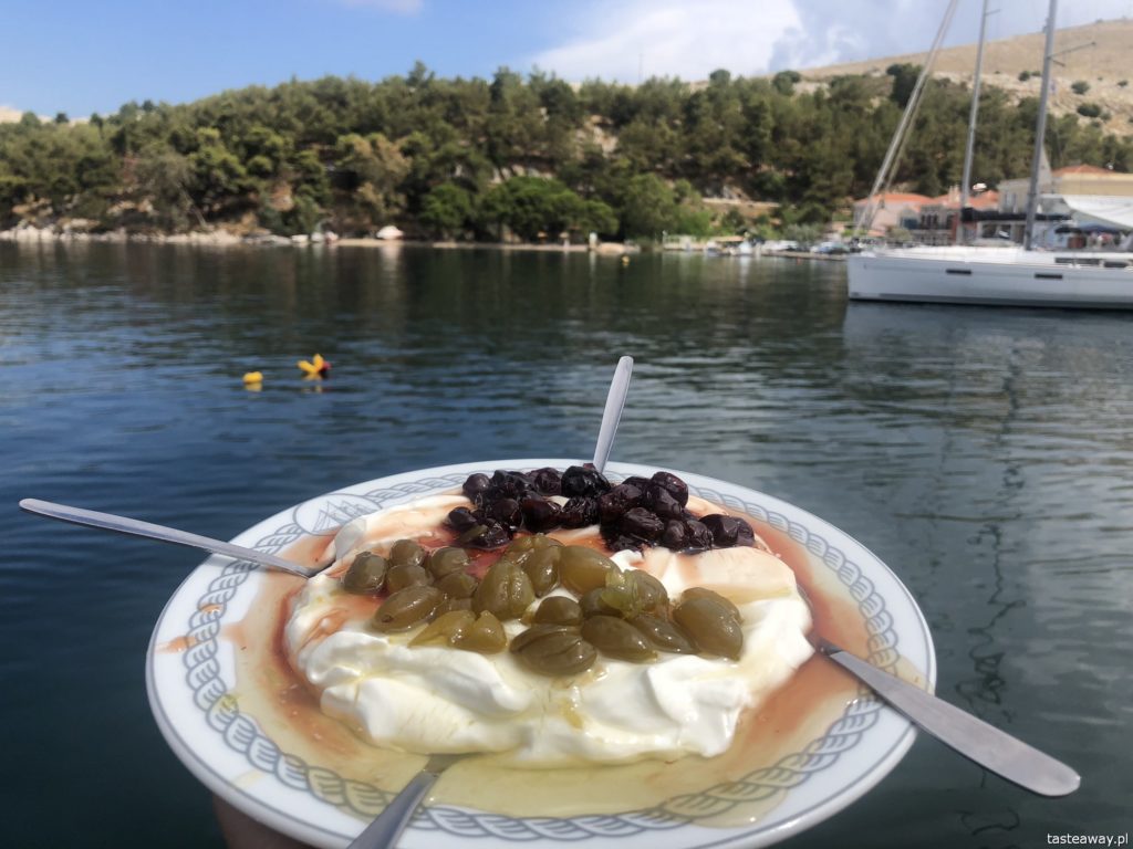 co jeść w Grecji, kuchnia grecka, czego spróbować w Grecji, feta, podróże z dzieckiem, jogurt grecki