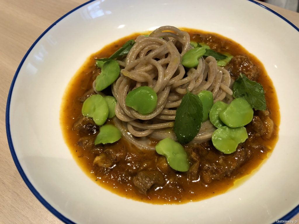 Supperlardo, gdzie na kanapki, gdzie na lunch, porchetta, pieczywo własnego wypieku, wędliny własnej roboty, spaghetti orkiszowe, ragu jagnięce