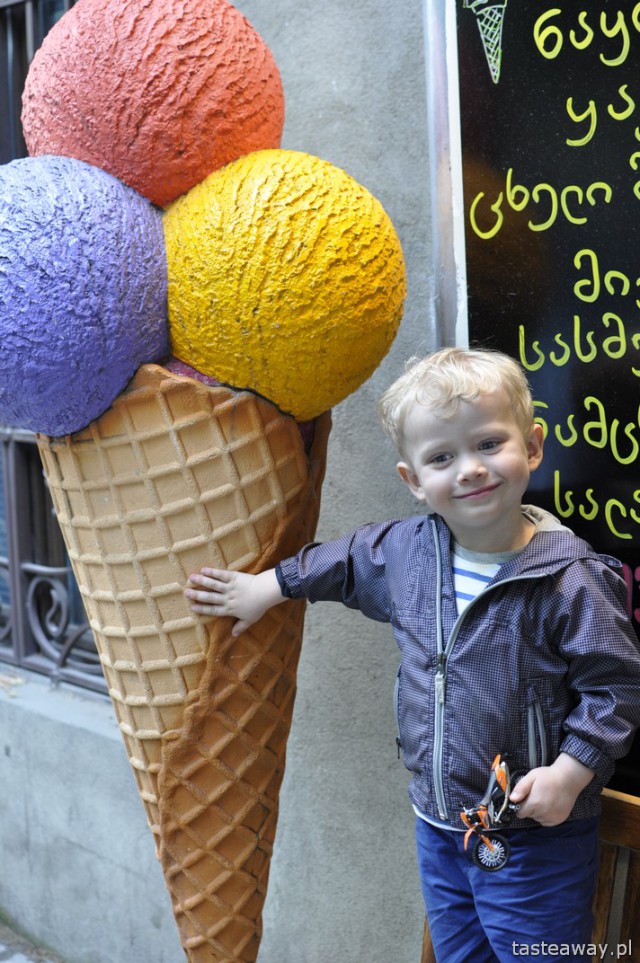 Georgia, Tbilisi, travelling witha child, Luca Polare, ice cream in Tbilisi
