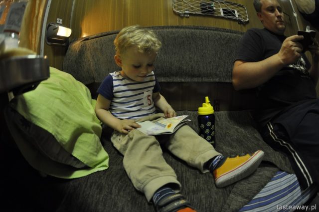 pociągiem z dzieckiem, nocny pociąg, Tbilisi Erywań, Gruzja, Armenia