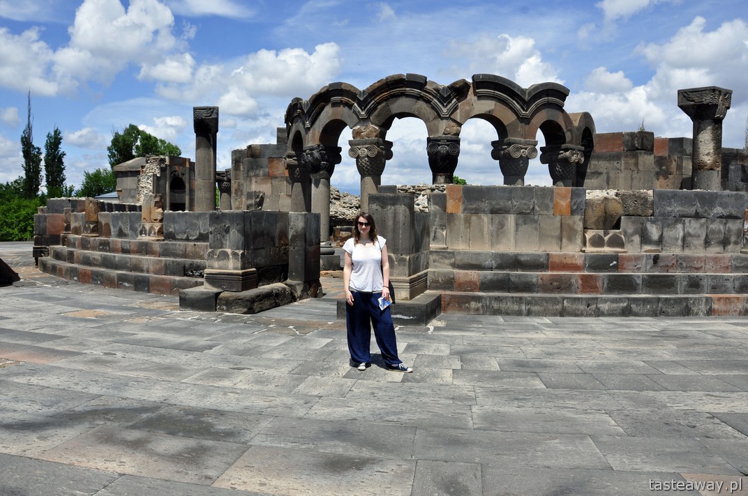 ruiny Katedry Zwartnoc, Armenia, Erywań, okolice Erywania, Armenia samochodem