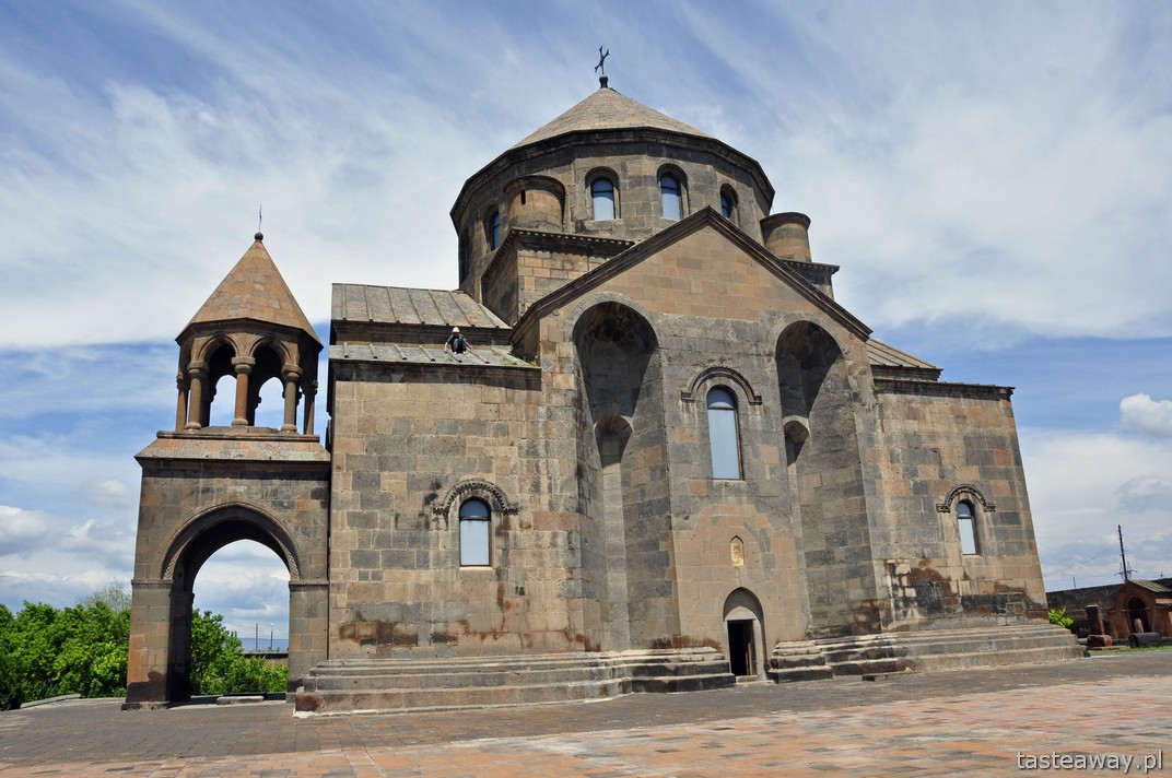 Eczmiadzyn, Armenia, monastery, Erywań, wynajem samochodu w Armenii