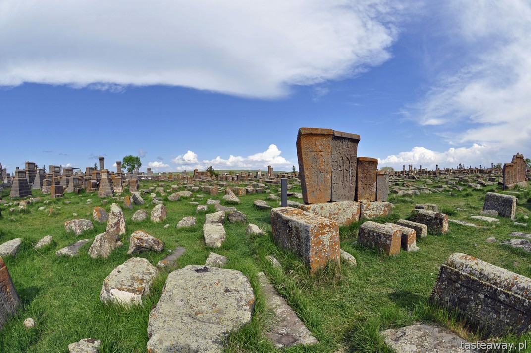 Armenia, Kaukaz, jezioro Sewan, cmentarz Noratus