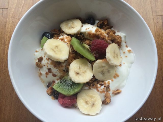 yoghurt, granola, breakfast, Mokotów, Czuła Buła, Warsaw