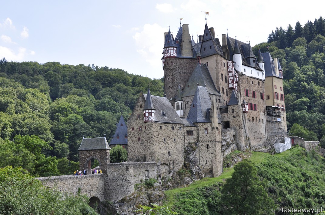 Zamek w Eltz, Burg Eltz, Nadrenia, Niemcy, podróżowanie z dzieckiem