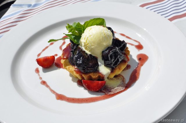 tartlet, prunes, hotel restaurants, dessert, Szósty Zmysł, Hotel SPA dr Irena Eris