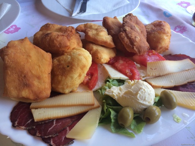 peksimet, snacks, Mostar, Bosnia, Balkan cuisine