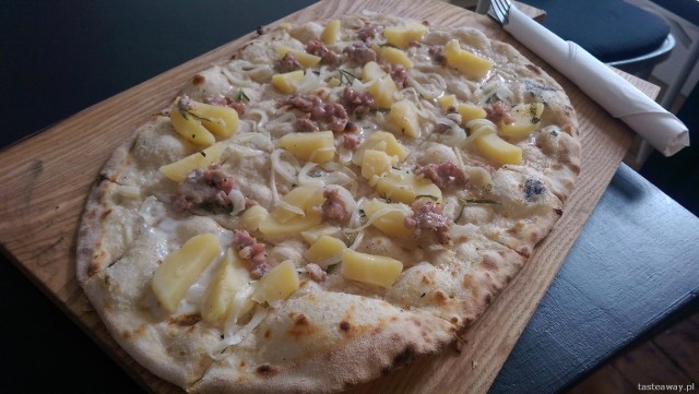 tarte flambee, flammkuchen, Flambeeria, flammkuchen