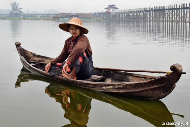 Burma, people, Mandalay, Amarapura, photographing people