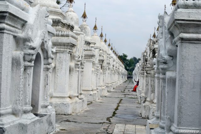 Burma, Mandalay, Kuthodaw Pagoda, what to see in Burma, what to see in Mandalay