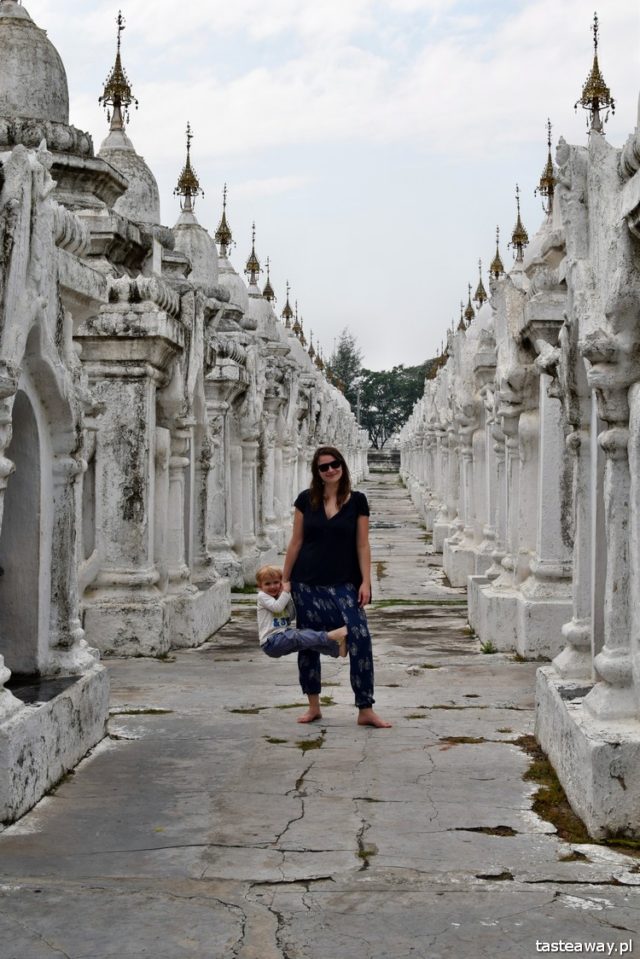 Burma, Mandalay, Kuthodaw Pagoda, what to see in Mandalay