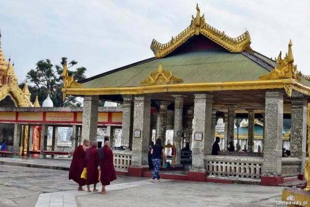 Burma, Mandalay, what to see in Burma, what to see in Mandalay, Kuthodaw Pagoda