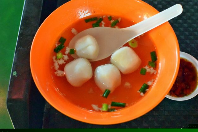 Singapore, what to eat in Singapore, soups, fishball soup, Maxwell Food Centre