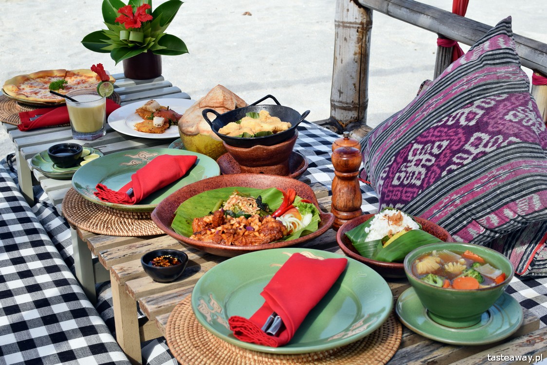 Lombok, Indonezja, Sire Beach, Tugu LOmbok, luksusowe hotele, rajskie plaże, obiad na plaży