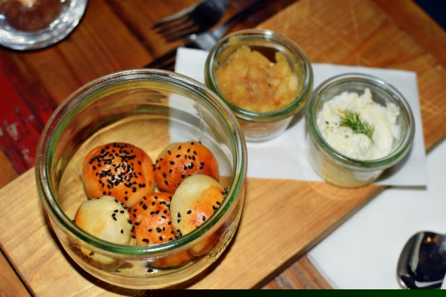 Mała Polana Smaków, Warsaw, Polish cuisine, Andrzej Polan, pre-starter, bread