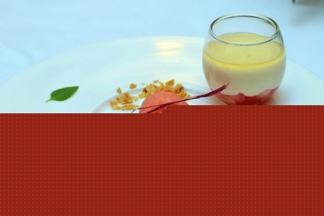 panna cotta, rhubarb, La Rotisserie, Mamaison Hotel Le Regina, Paweł Oszczyk, Prosto z Targu