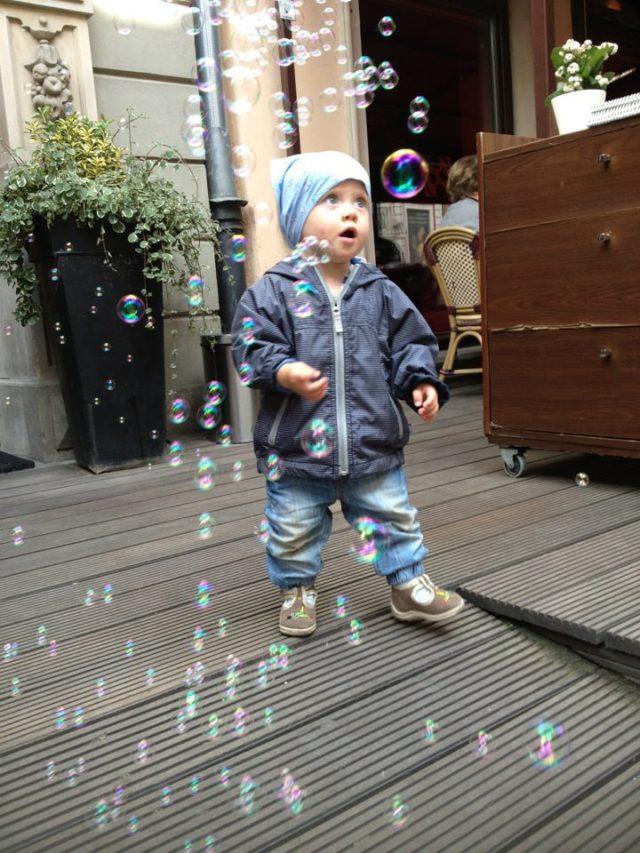 travelling with a child, child on the road, Gdańsk