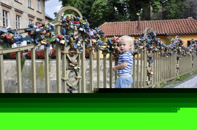 travelling with a child, Praga, child on the road