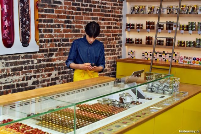 best confectioneries of Paris, confectioneries in Paris, Paris, Cyril Lignac, L'eclair de Genie, modern confectioneries