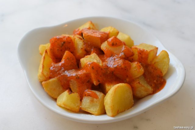 Spain, Barcelona, what to eat in Barcelona, where to eat in Barcelona, Spanish Tapas, patatas bravas, HomeToGo
