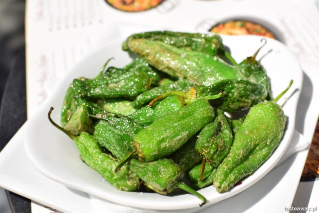 Spain, Barcelona, what to eat in Barcelona, where to eat in Barcelona, Spanish Tapas, pimientos de padron,, HomeToGo