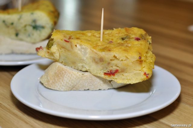 Spain, Barcelona, Spanish Tapas, what to eat in Barcelona, tortilla espanola, tortilla de patatas