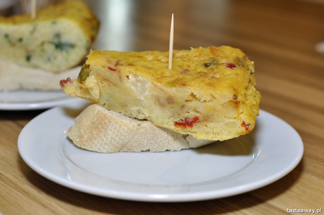 Hiszpania, Barcelona, hiszpańskie Tapas, co jeść w Barcelonie, tortilla espanola, tortilla de patatas