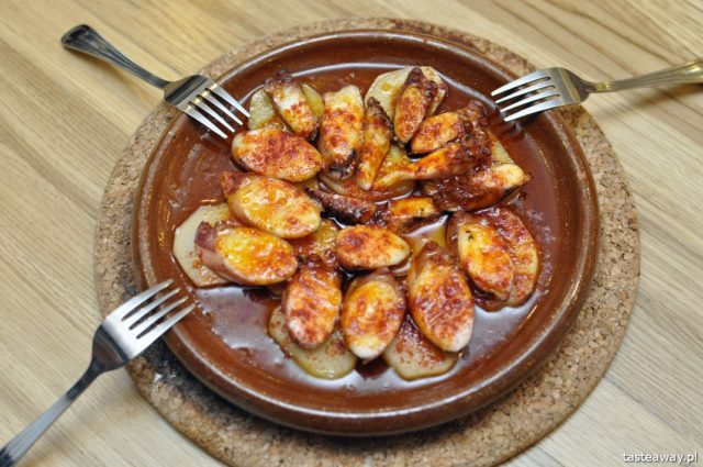 Spain, Barcelona, what to eat in Barcelona, where to eat in Barcelona, Spanish Tapas, pulpo a gallega, HomeToGo